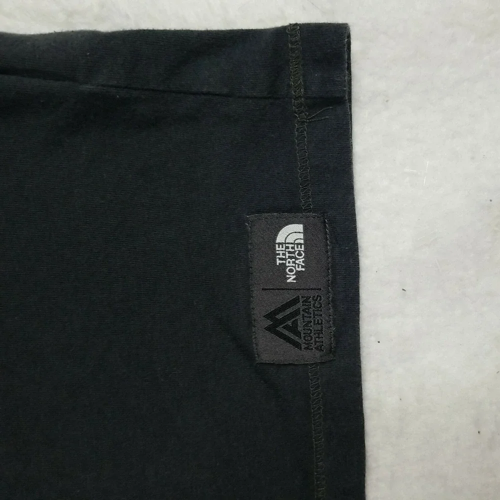 The North Face‎ Mountain Athletics Flash Dry Mens Gray Pocket T Shirt Size M